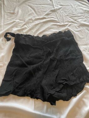 H&M Black Crinkle Elastic Waist Shorts